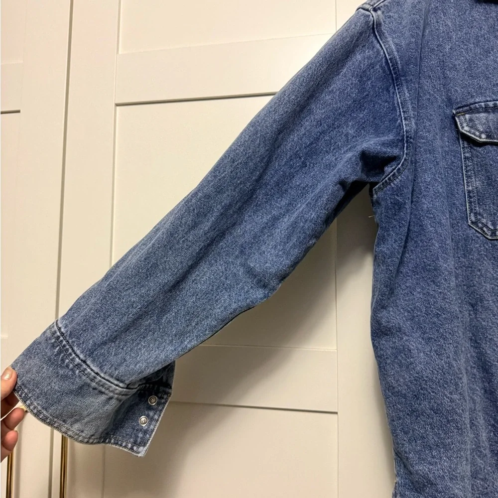 H&M Blue Denim Button-Down Shirt - Picture 2 of 6